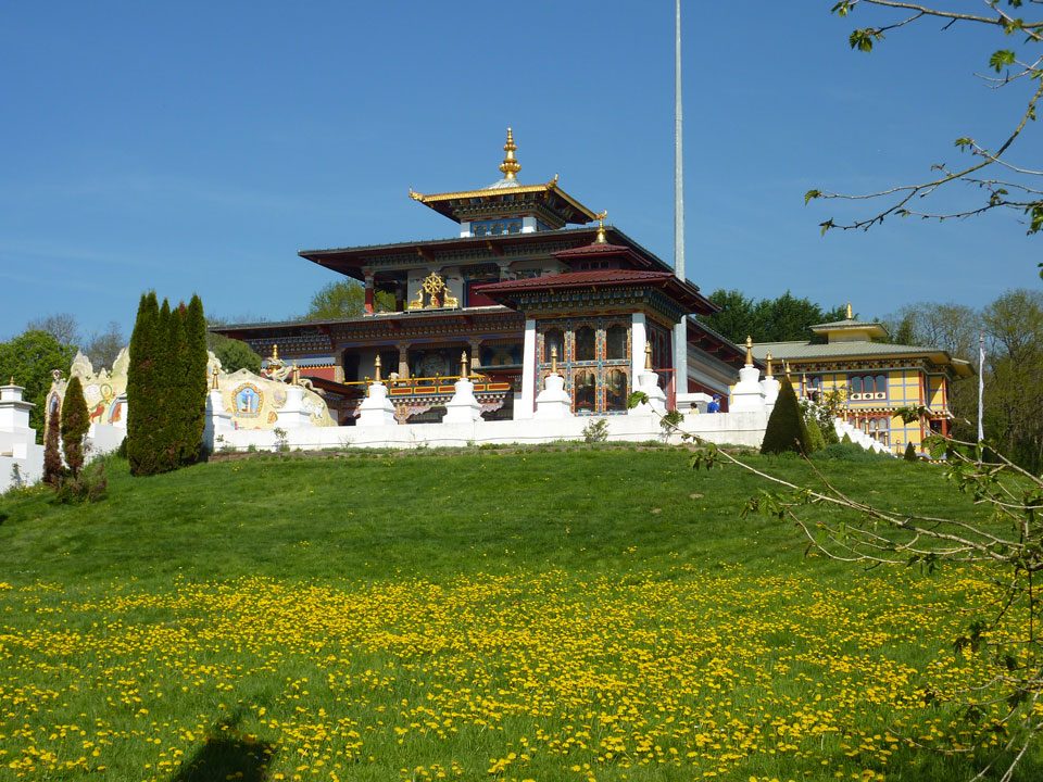 temple-tibetain-des-mille-bouddhas-dashang-kagyu-ling-a-la-boulaye